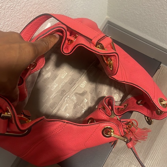 Michael Kors Handbag it is new but without tags - Picture 4 of 5